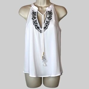 bebe Embroidered Sleeveless V-neck Top in White and Black Size Small